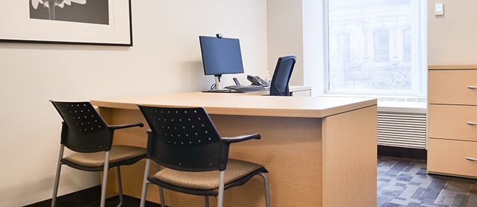 Office with 3 chairs and a compute screen